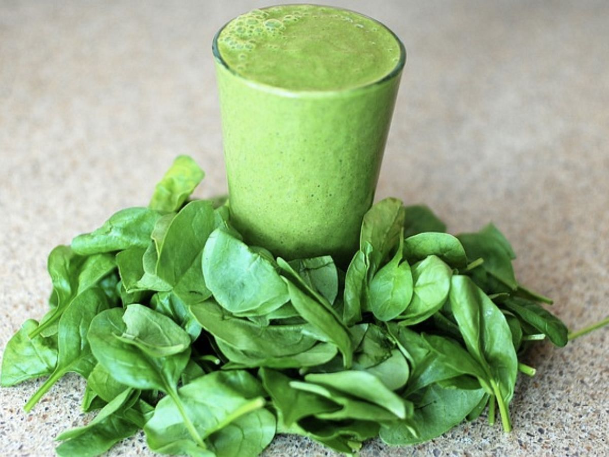 Homemade spinach juice (Image via Pixabay)