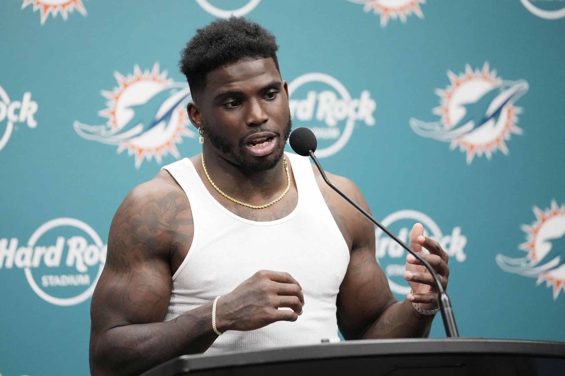 What happened to Tyreek Hill? Why is Dolphins WR not playing today in ...