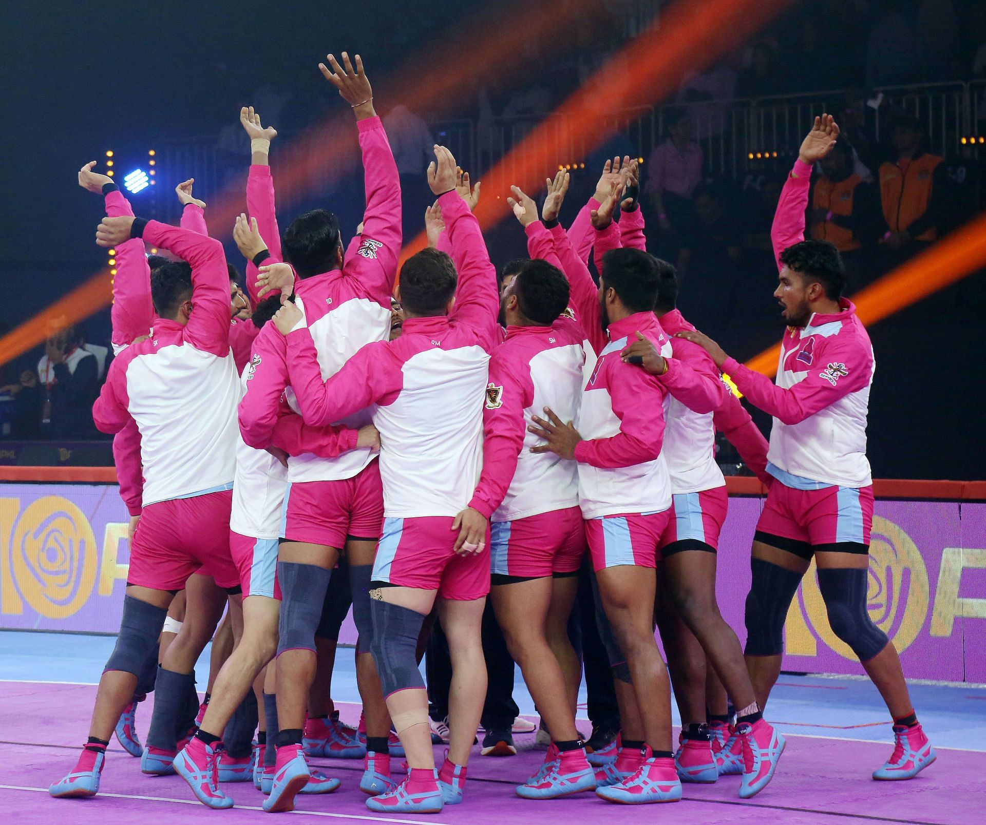 Defending champions Jaipur Pink Panthers take on in-form Gujarat Giants (Credit:PKL)