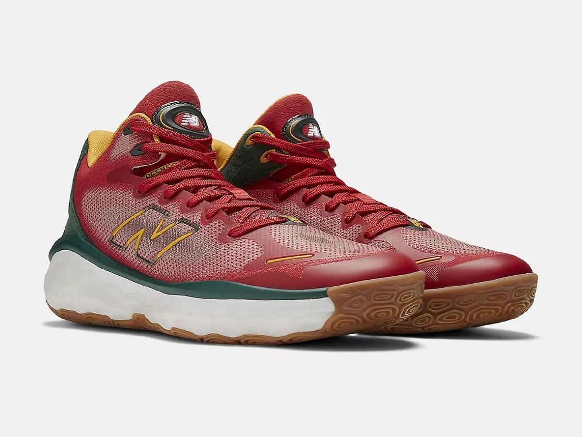 New Balance Fresh Foam BB &ldquo;Christmas&rdquo; sneakers (Image via Sneaker News)