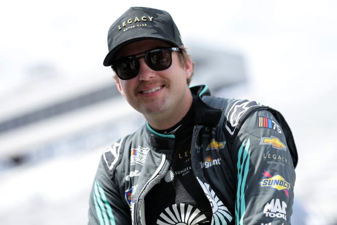 Noah Gragson praised by law enforcement officer after their outing together: "You won't find a more down-to-earth guy"