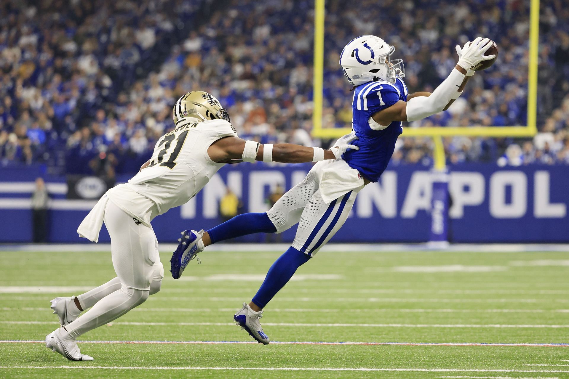 Jos Downs catches a pass vs the New Orleans Saints