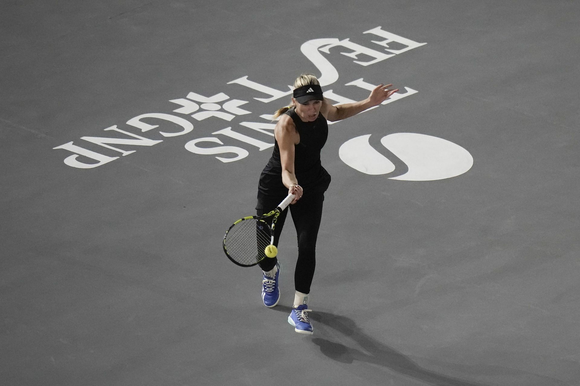 Caroline Wozniacki in action during her exhibition match against Maria Sakkari in Mexico