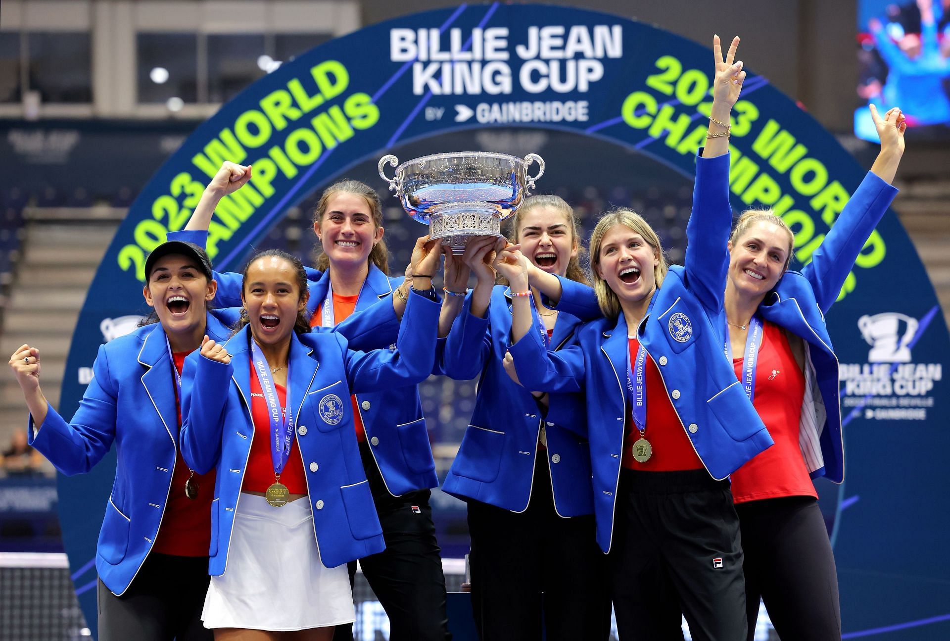 Heidi El Tabakh, Leylah Fernandez, Rebecca Marino, Marina Stakusic, Eugenie Bouchard and Gabriela Dabrowski of Team Canada pose for a photo with the trophy after winning the Billie Jean King Cup Final match between Canada and Italy at Estadio de La Cartuja on November 12, 2023 in Seville, Spain.