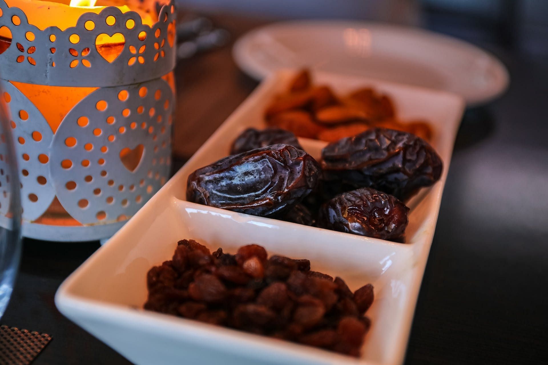 Dried dates contain a variety of nutrients (Image via Pexels/Naim Benjelloun)