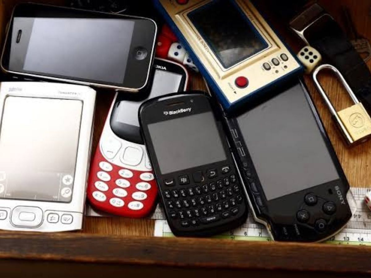 Phones that paved the way (Image via Money Saving Expert)