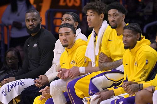 LA Lakers look on.