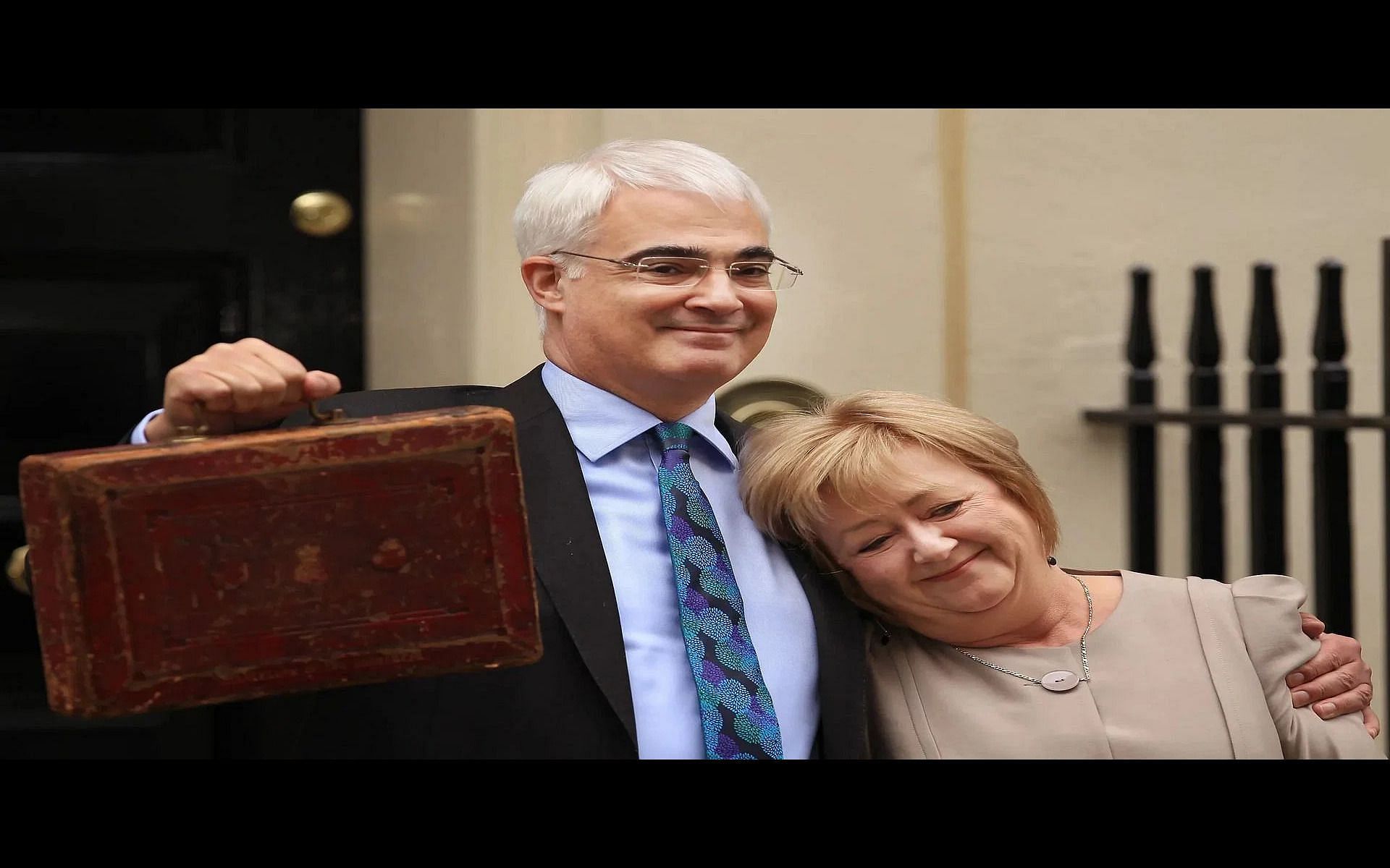 Alistair Darling and his wife (Image via X / Alamy)