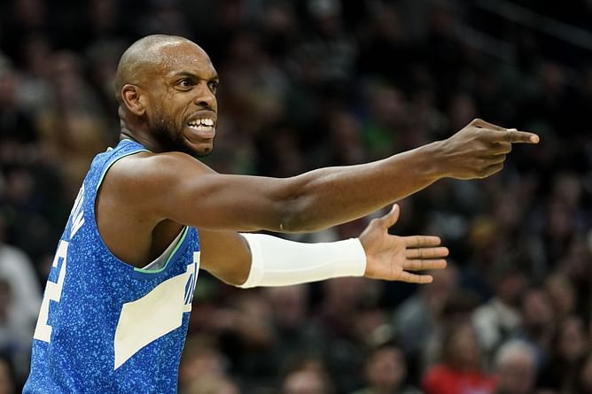 Milwaukee Bucks Injury Report (Dec. 5): Latest on Khris Middleton, Brook Lopez's availability