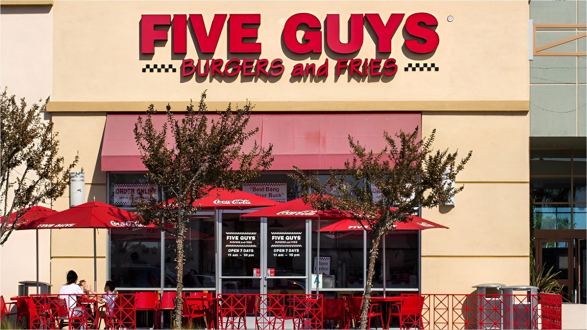 The news of Five Guys closing down is confirmed to be false (Image via jokerlyCapri/X)