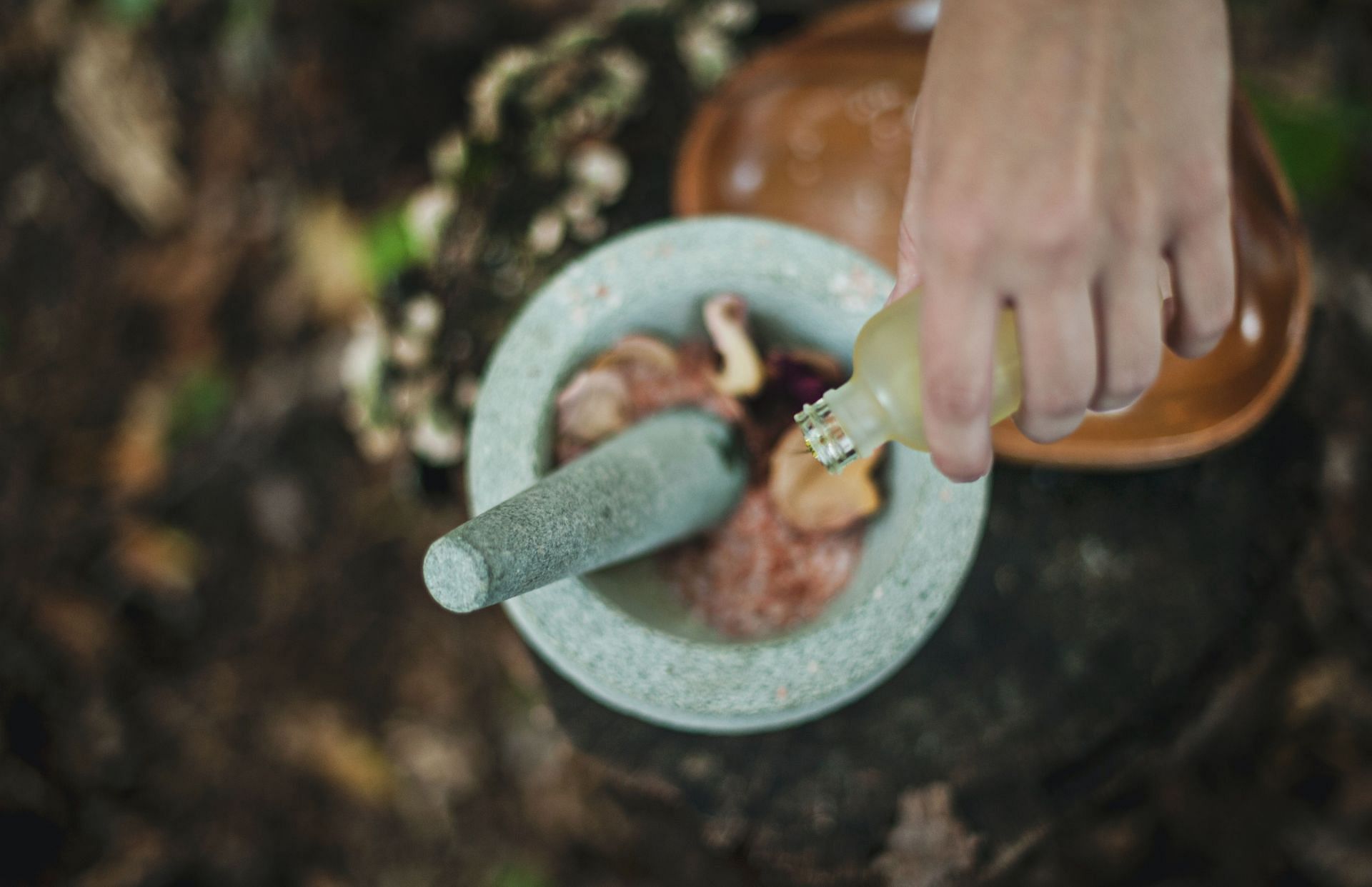 This oil is good for skin. (Image via Unsplash/ Katherine Hanlon)