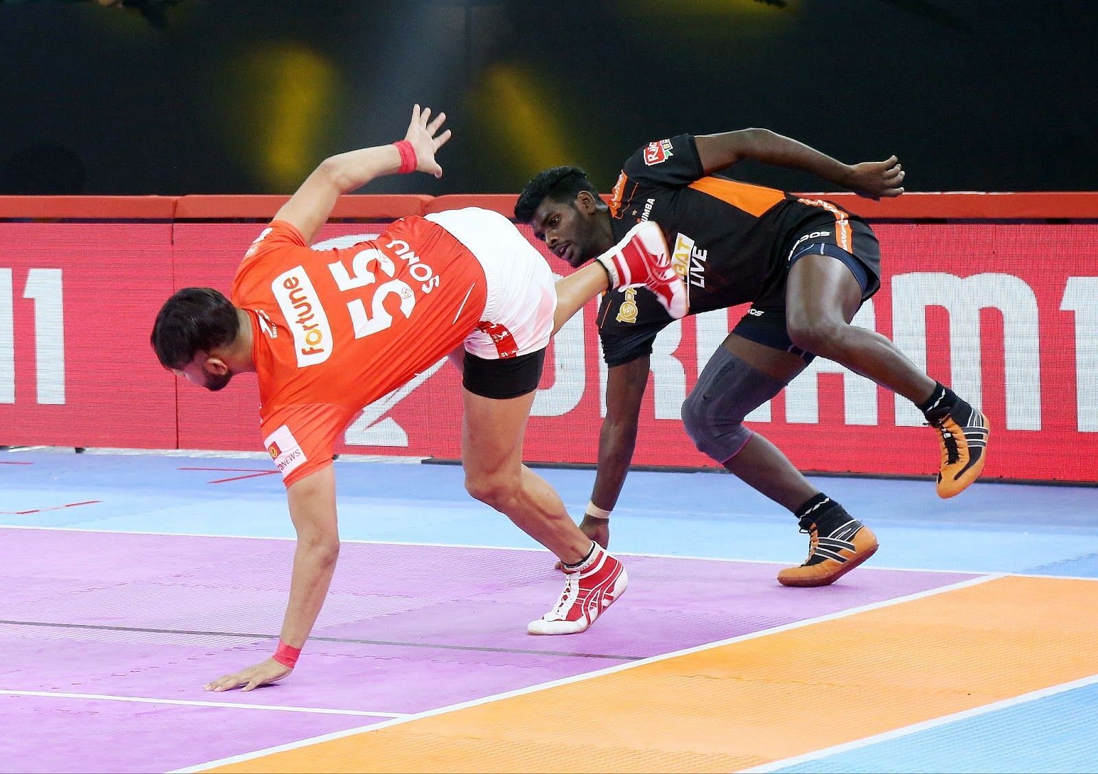 Sonu Jaglan executing a back-kick in a raid against U Mumba (Credits: PKL)