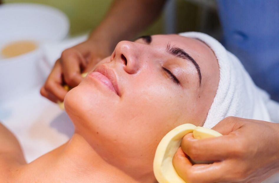 There are many benefits to chemical peels (Image via Freepik / kroshka__nastya)