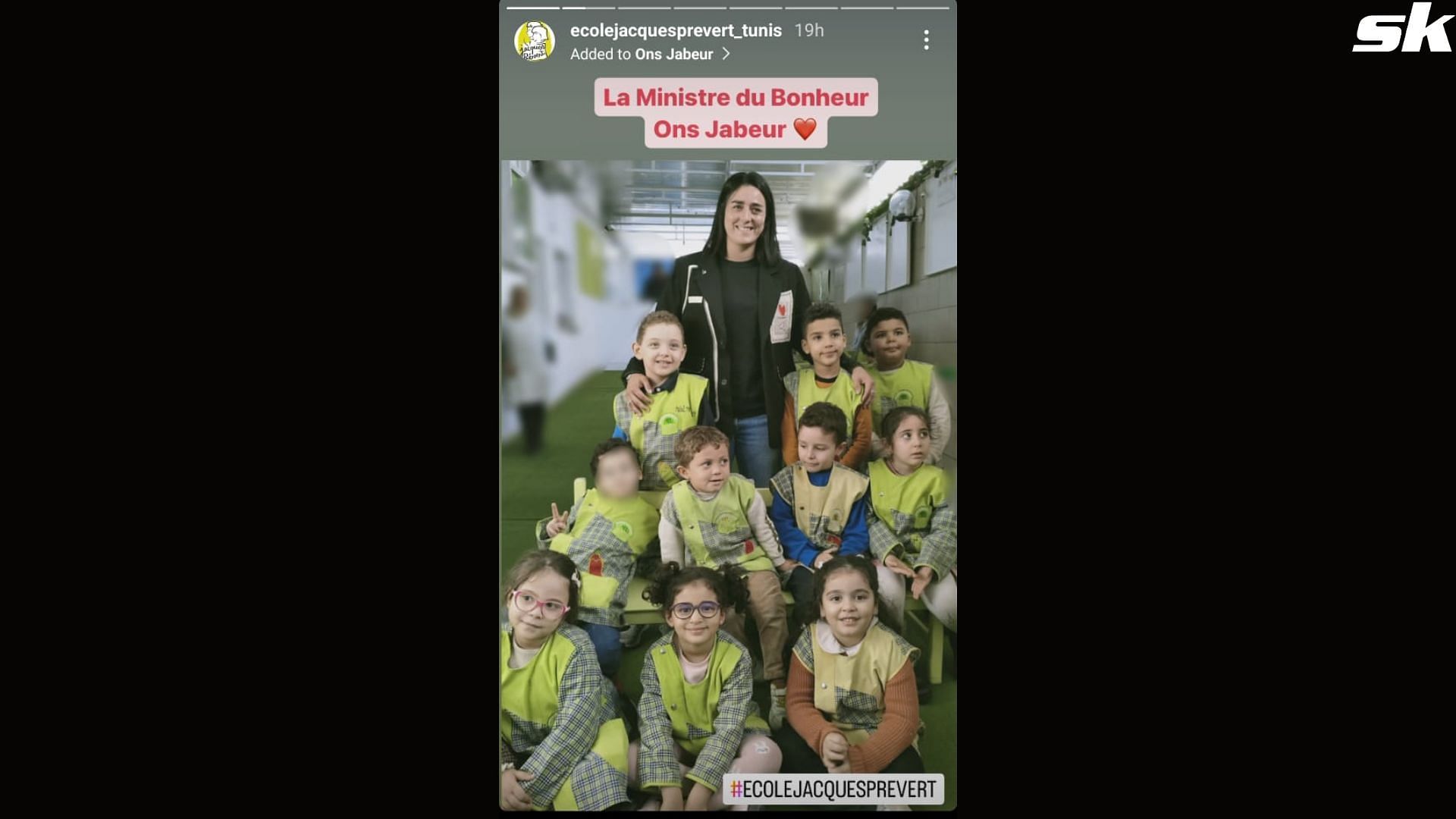 Ons Jabeur with the children of Ecole Jacques Prevert Elementary School - @ecolejacquesprevert_tunis, Instagram