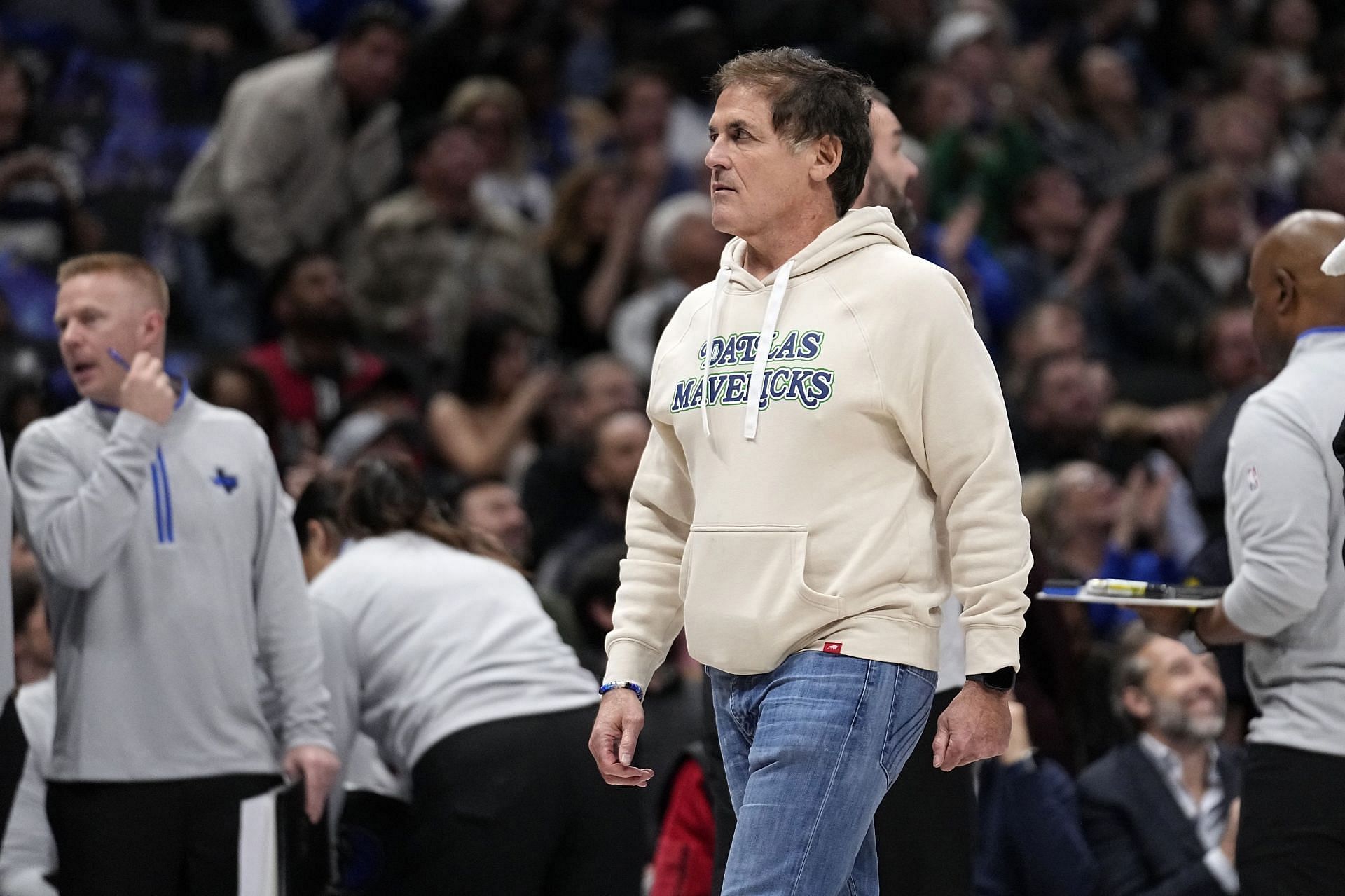 NBA podcaster theorizes about Mark Cuban