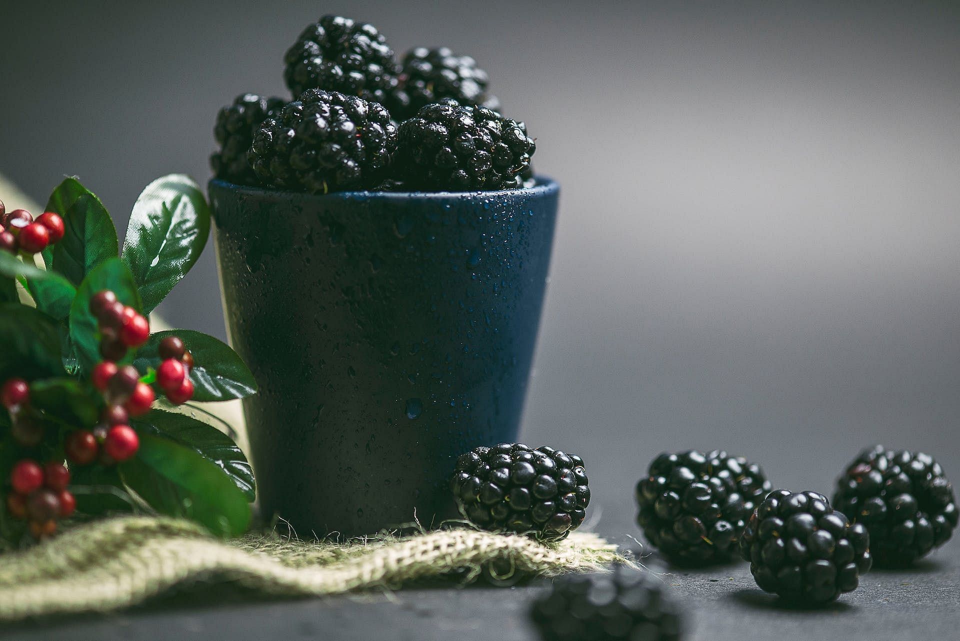 Blackberries (Image via Pexels/Jamal Yahyayev)