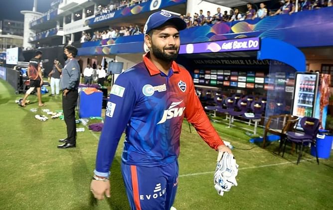 "Accept the situation with a smile and move on" - Rishabh Pant posts motivational message on social media