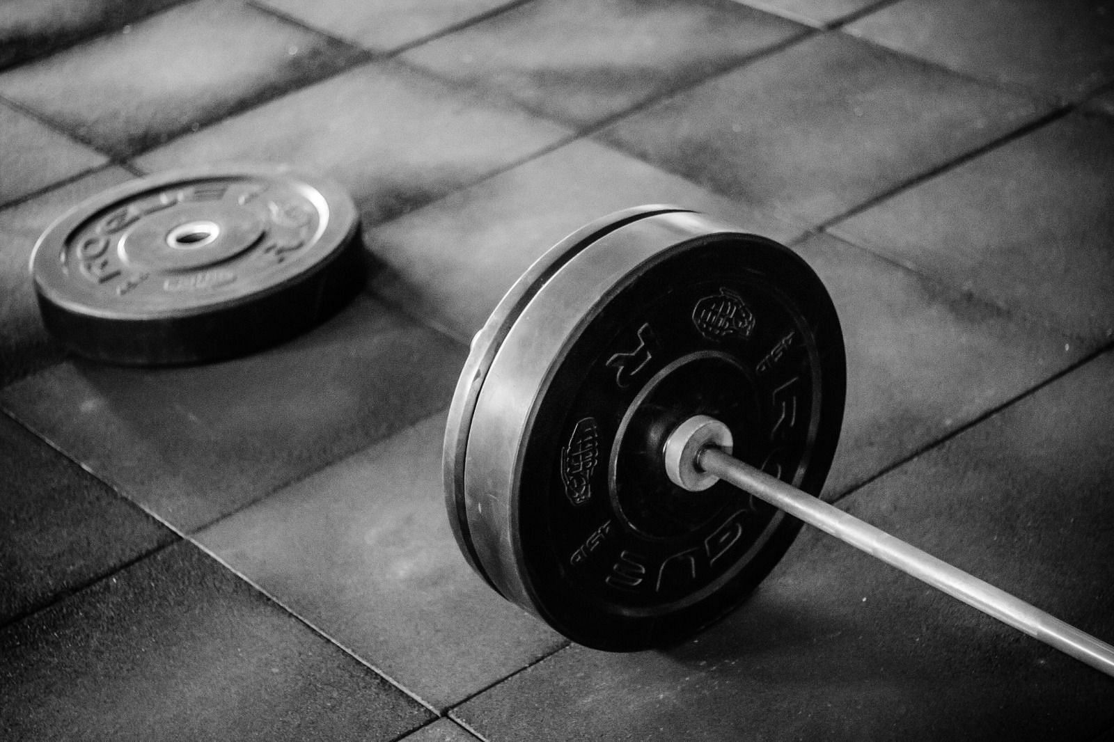 Myths about weightlifting (Image via Unsplash/Victor Frietas)
