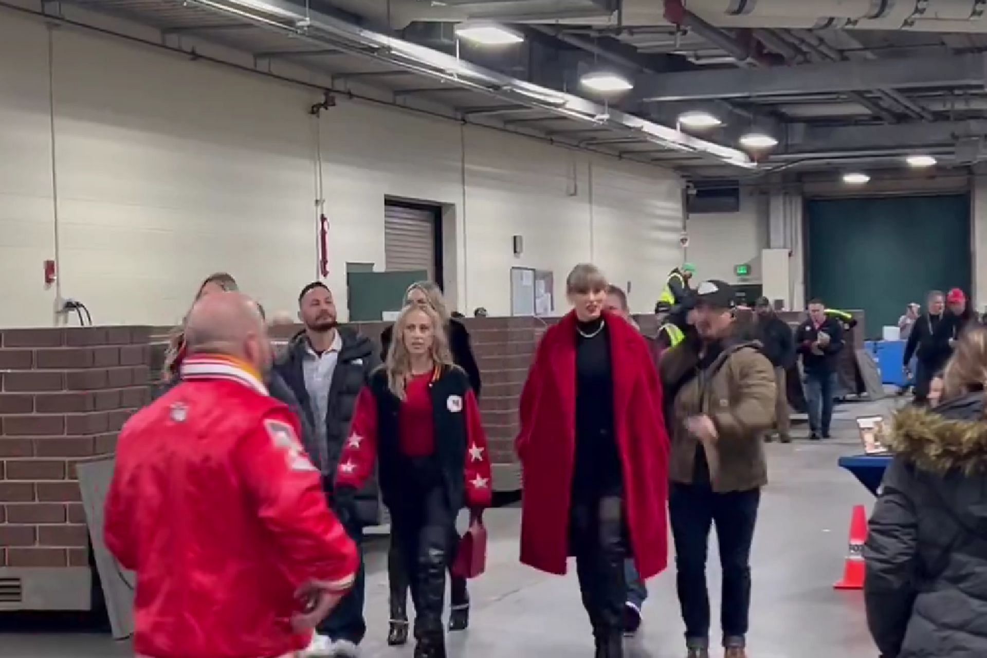 Taylor Swift, Brittany Mahomes arrive in style at Lambeau Field for Travis Kelce