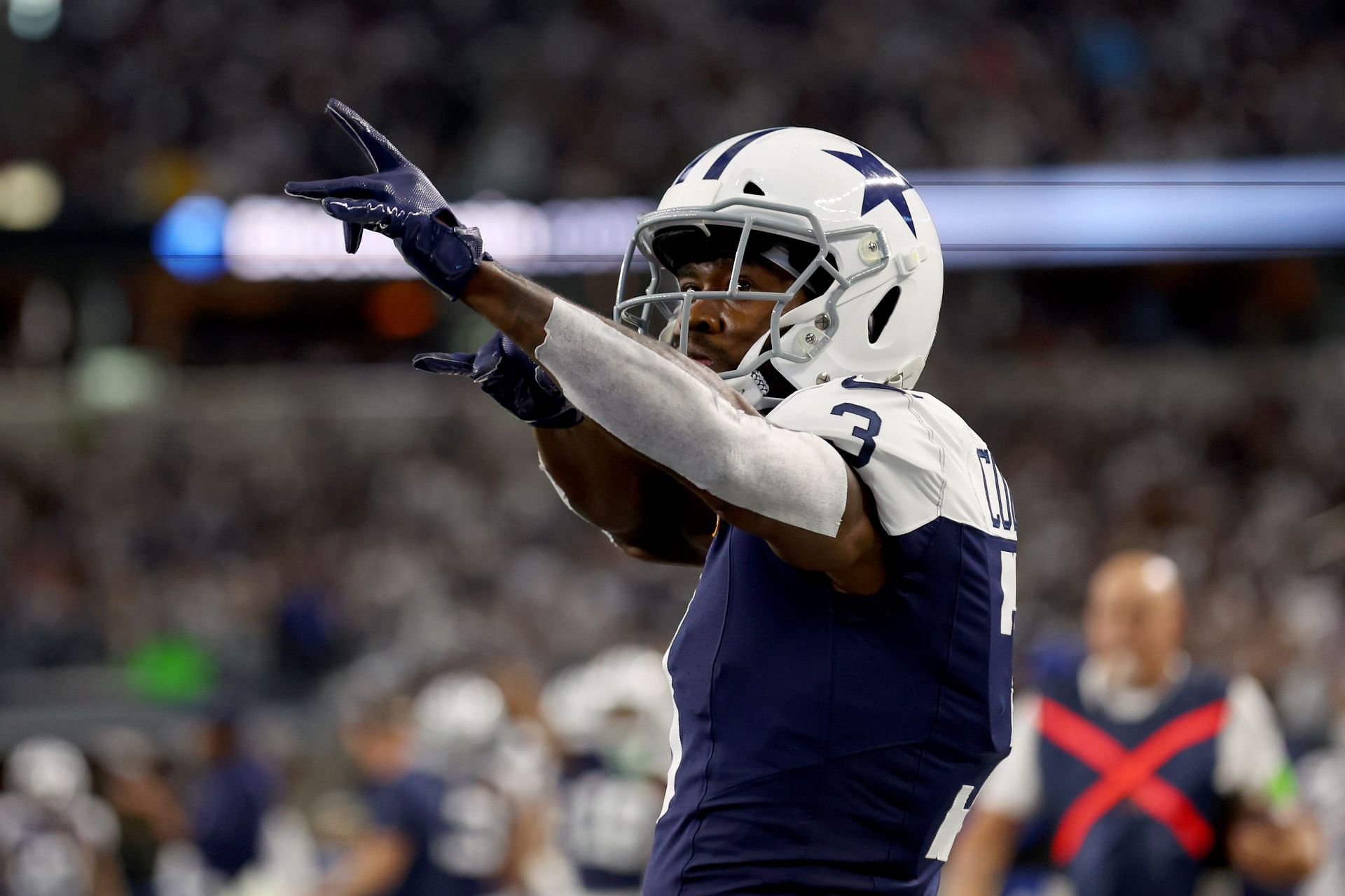 Brandin Cooks celebrates a touhdown vs Washington Commanders.