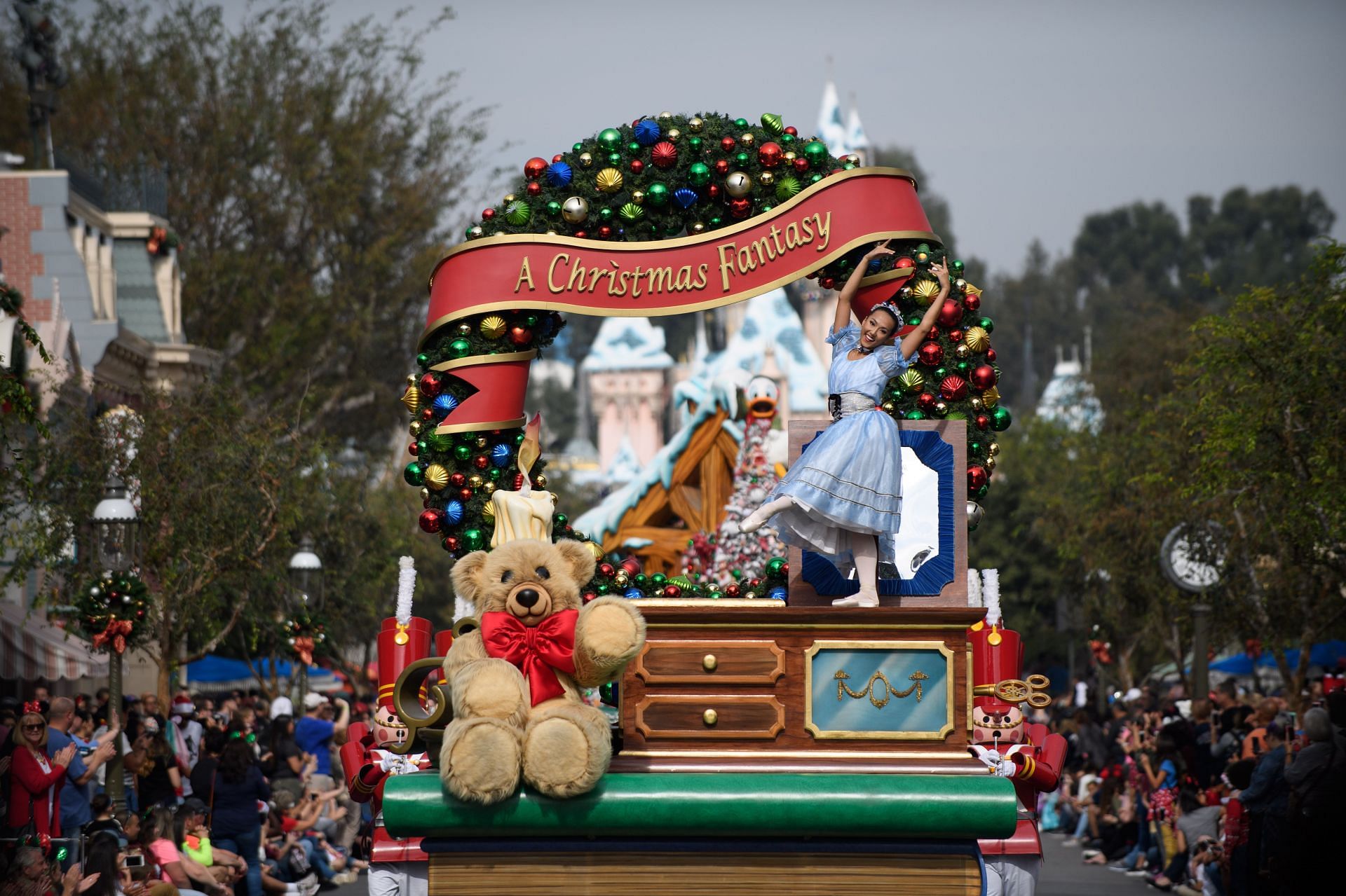 Disney Christmas Day Parade 2025 - Silvia Girard