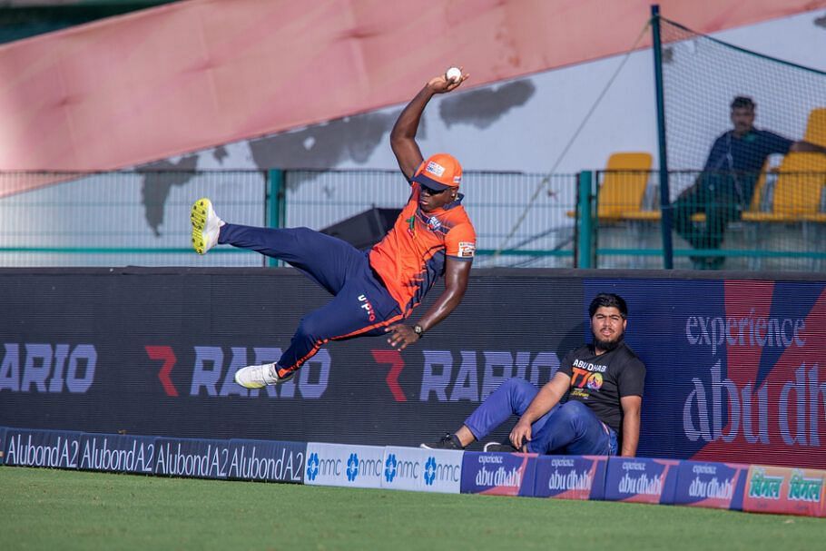 A flying Rovman Powell plucks the ball out of thin air before parrying it back in Delhi Bulls&#039; tournament opener (Picture Credits: Abu Dhabi T10).