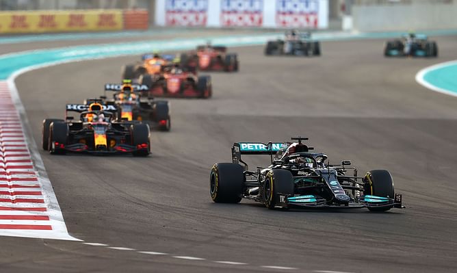 "They knew the FIA would help them": Fans react as video of Max Verstappen's overtake on Lewis Hamilton at the 2021 F1 Abu Dhabi GP resurfaces