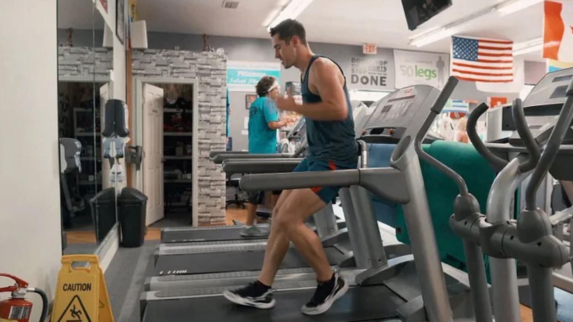Walking backward on a treadmill (Image via Instagram/@Kneesovertoesguy)