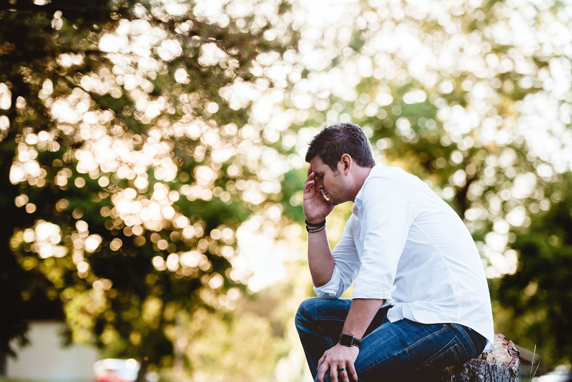 It is important to look out for physical signs of depression. (Image via Unsplash/ Ben White)