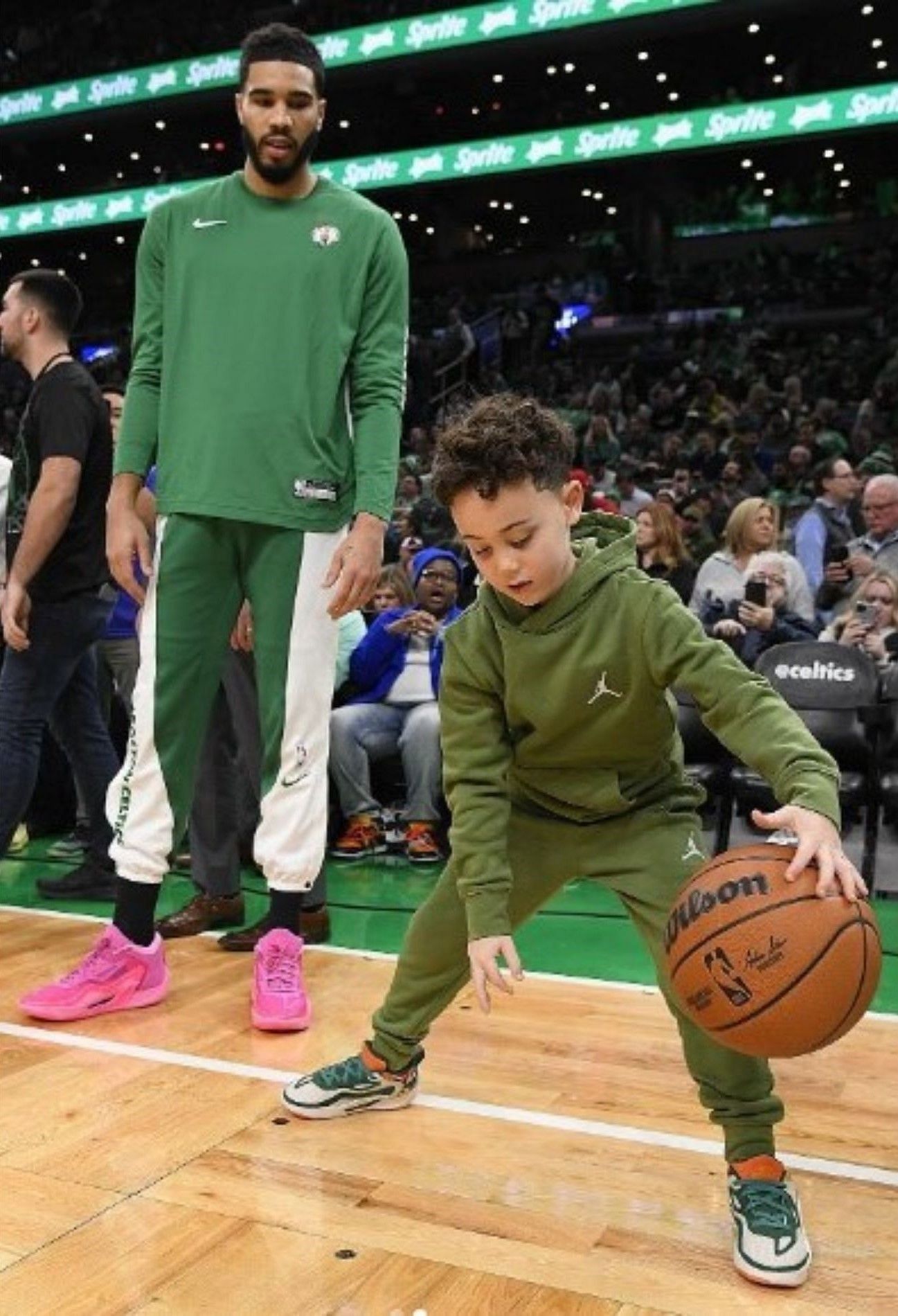 Jayson Tatum share a moment with his son Deuce ahead of Boston's game against Philadelphia on Friday.