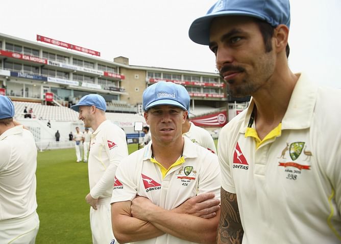 "Don't let the world get in on this"- AB de Villiers wants Mitchell Johnson and David Warner to sort out their differences in private