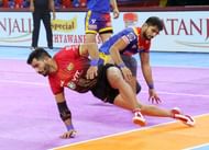 Gurdeep (behind) after a failed tackle against Vikash Kandola (Credits: PKL)