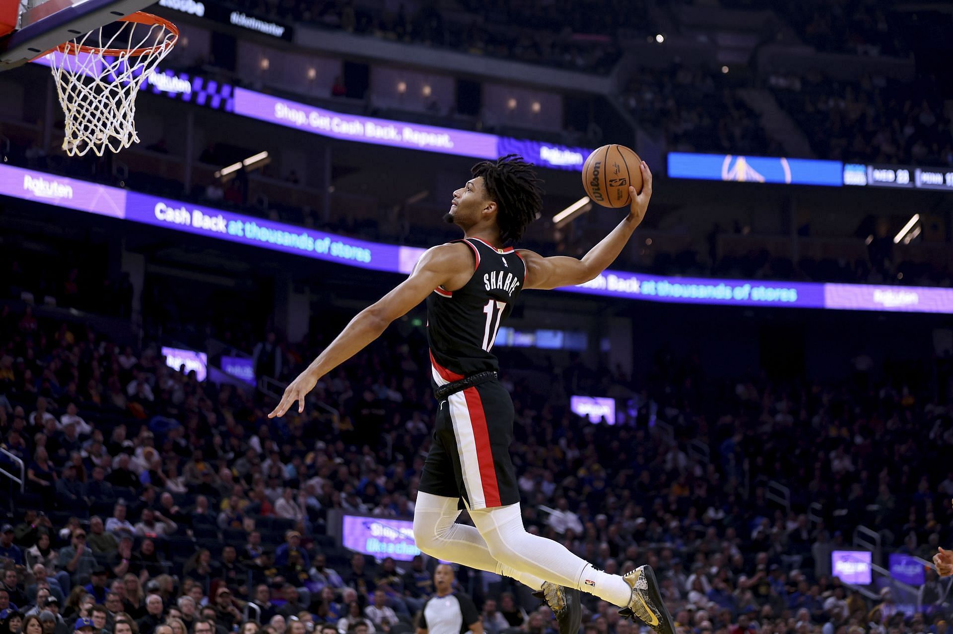 Shaedon Sharpe played just eight minutes before leaving in the first half of the game between the Portland Trail Blazers and Phoenix Suns on Tuesday.