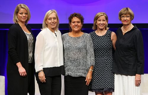 Evert and Evonne Goolagong Cawley pose alongside fellow former players