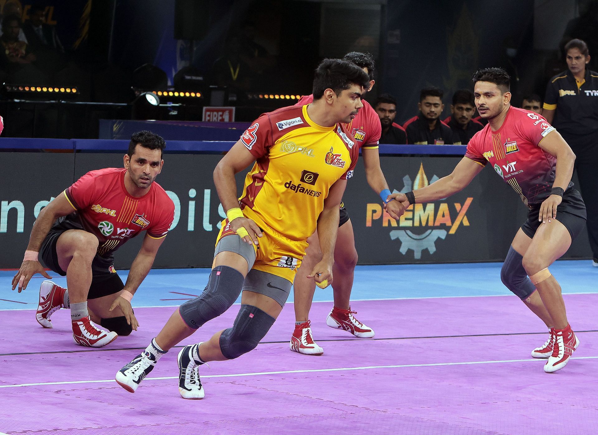 Pawan Sehrawat in action against Bengaluru Bulls (Credits: PKL)