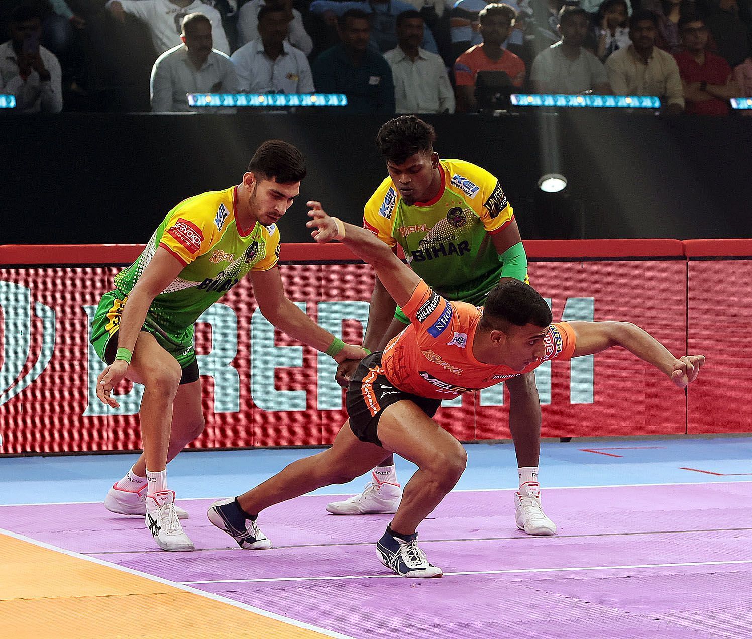 Amirmohammad Zafardanesh in action against Patna Pirates (Credits: PKL)