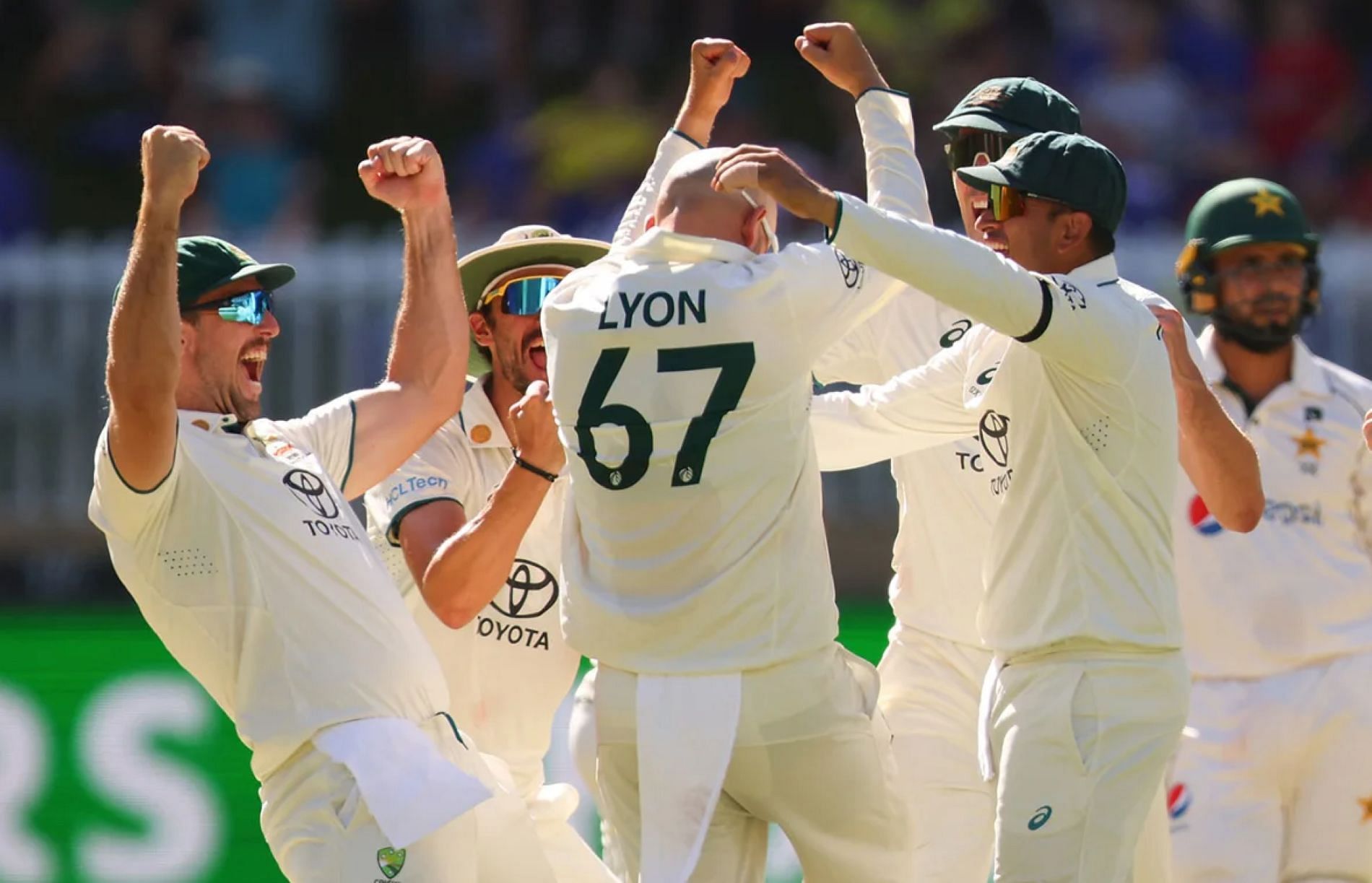 The Aussie bowlers ran through the Pakistan lineup in the final innings.