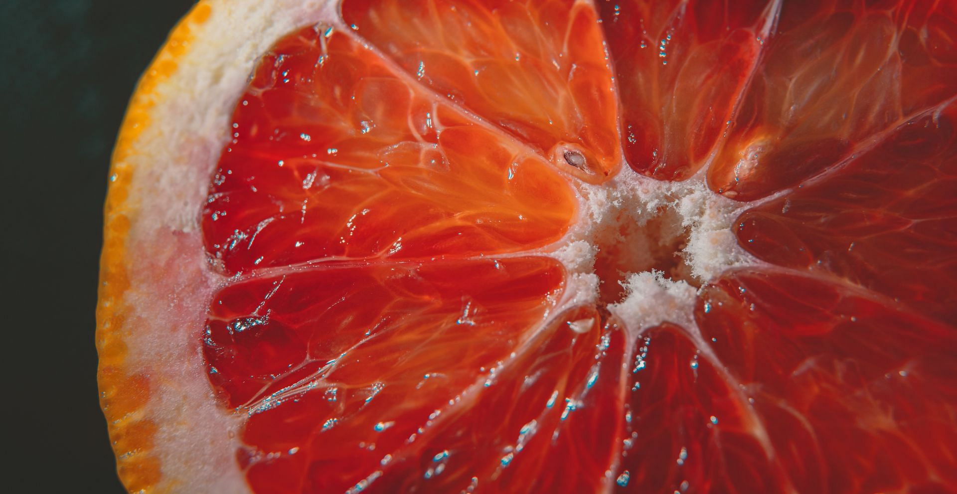 Side effects of blood orange (Image via Unsplash/Y S)