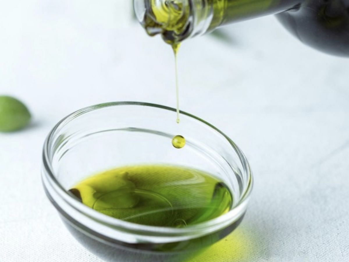 Green tea and olive oil moisturizer (Image via Sportskeeda)