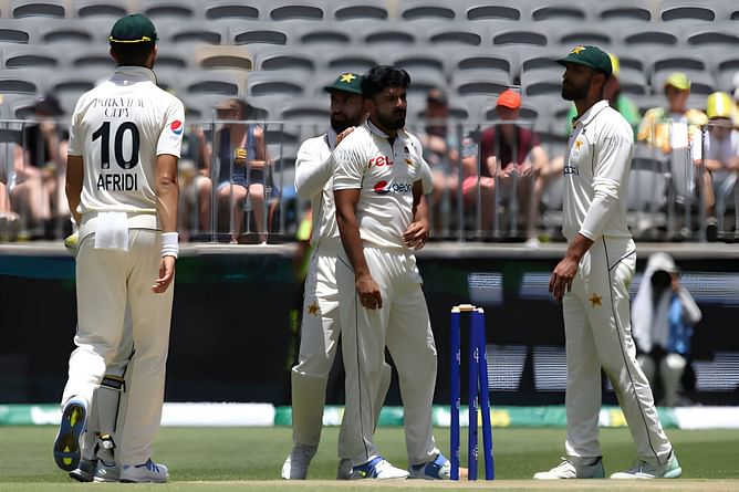 "No doubt the guys can beat Australia in Australia" - Mohammad Hafeez backs Pakistan to come good in remaining 2 Tests