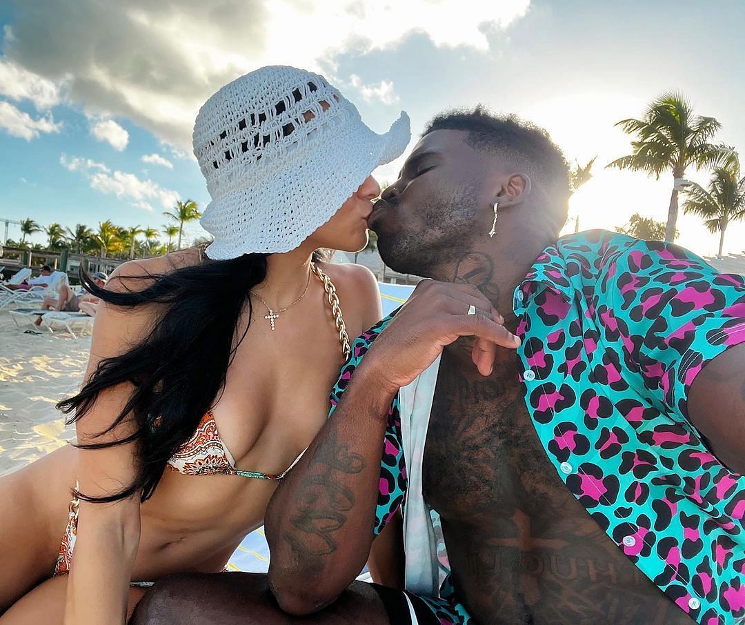 Keeta Vaccaro sharing a kiss with Tyreek Hill (Keeta Vaccaro/IG)