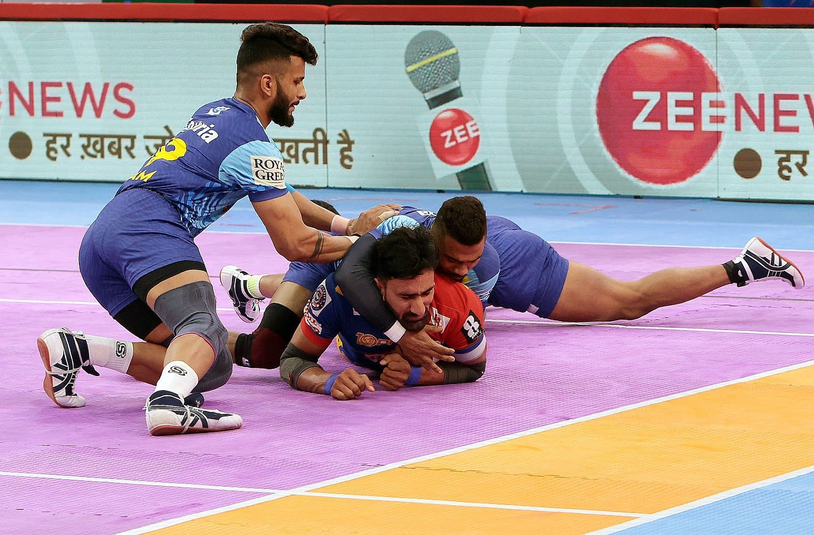 Shubam Shinde in a super tackle against Surender Gill (Credits: PKL)