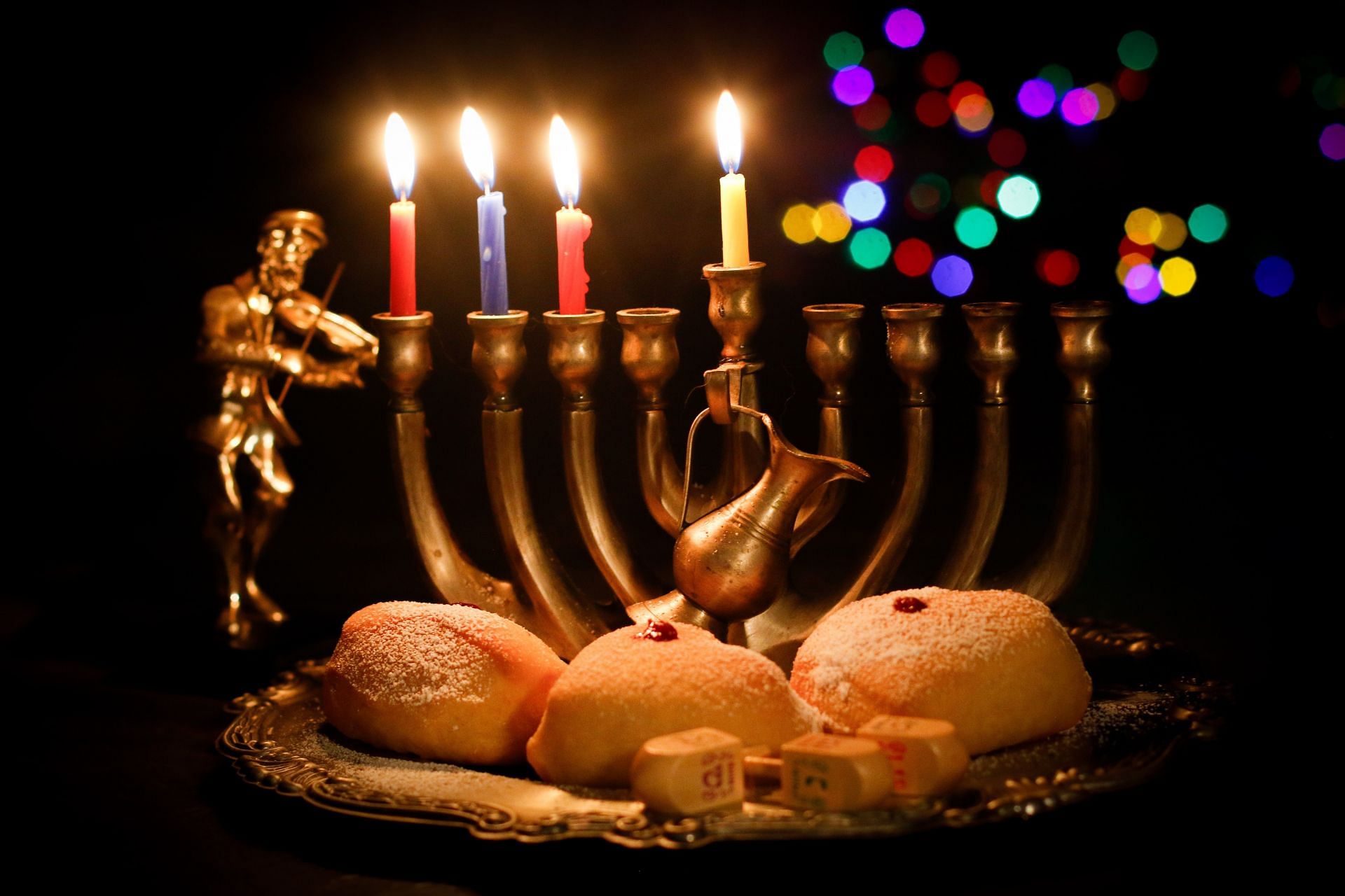 Traditional Hanukkah Foods (Image via Unsplash/Allah Kemelmakher)