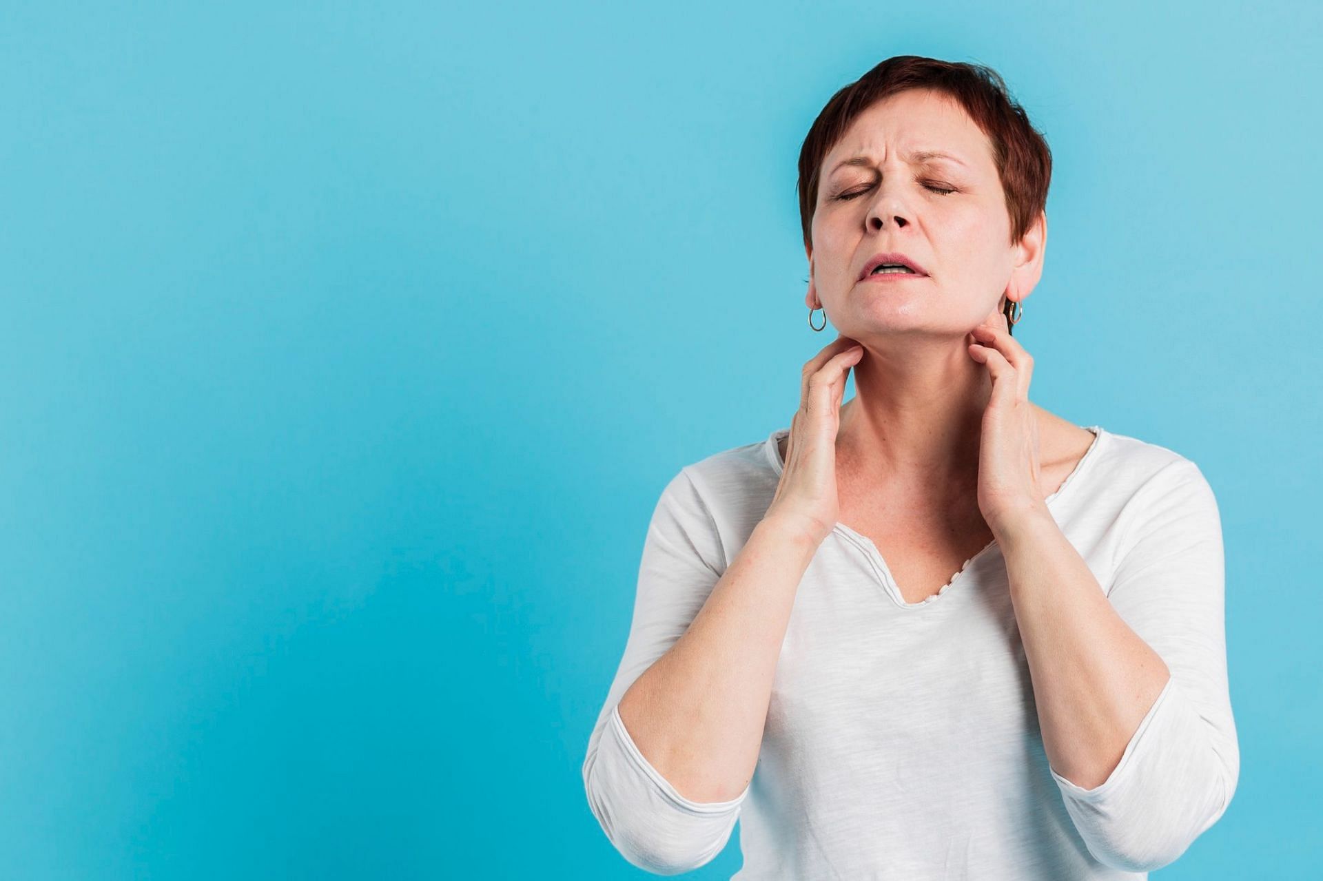 Stress and poor vocal habits can cause muscle tension dysphonia (Image by freepik on freepik)