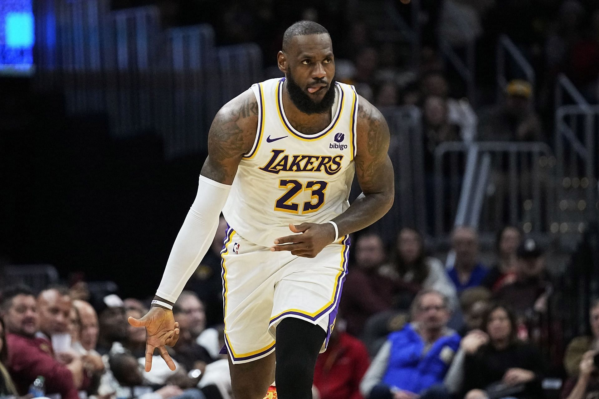 Is LeBron James playing tonight against Houston Rockets? Latest on 4x MVP