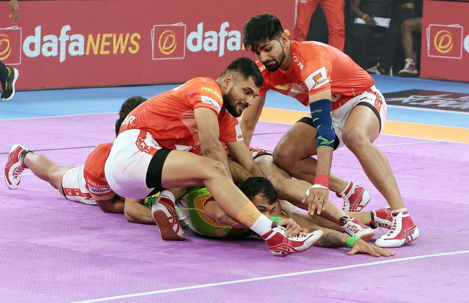 Sombir of Gujarat Giants in action (Credits: PKL)