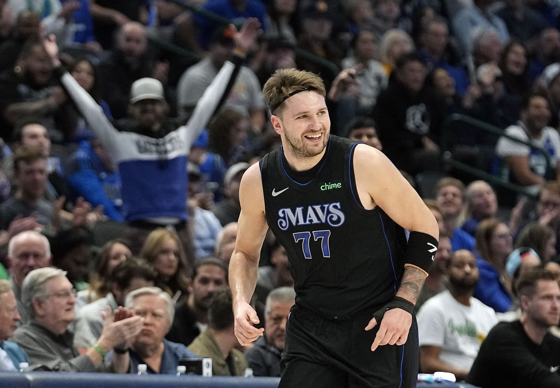 Luka Doncic With Dad Strength Is Unstoppable NBA World Reacts To Mavs Star S Record Halftime