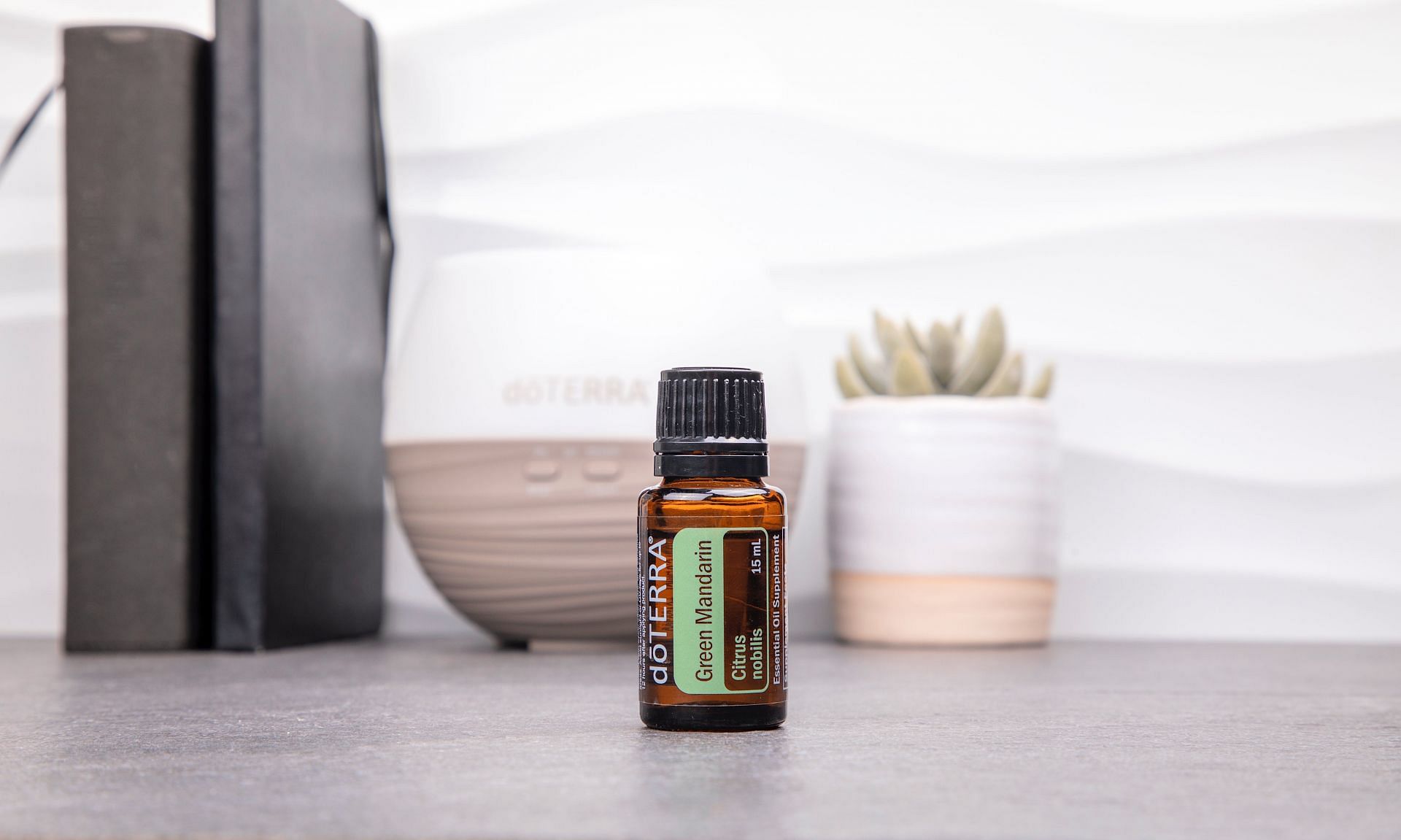 Peppermint oil for bloating during the holidays (image sourced via Pexels / Photo by doterra)