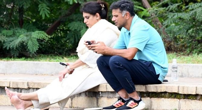 [Picture] Rahul Dravid & wife Vijeeta watch their son Samit play in Cooch Behar Trophy