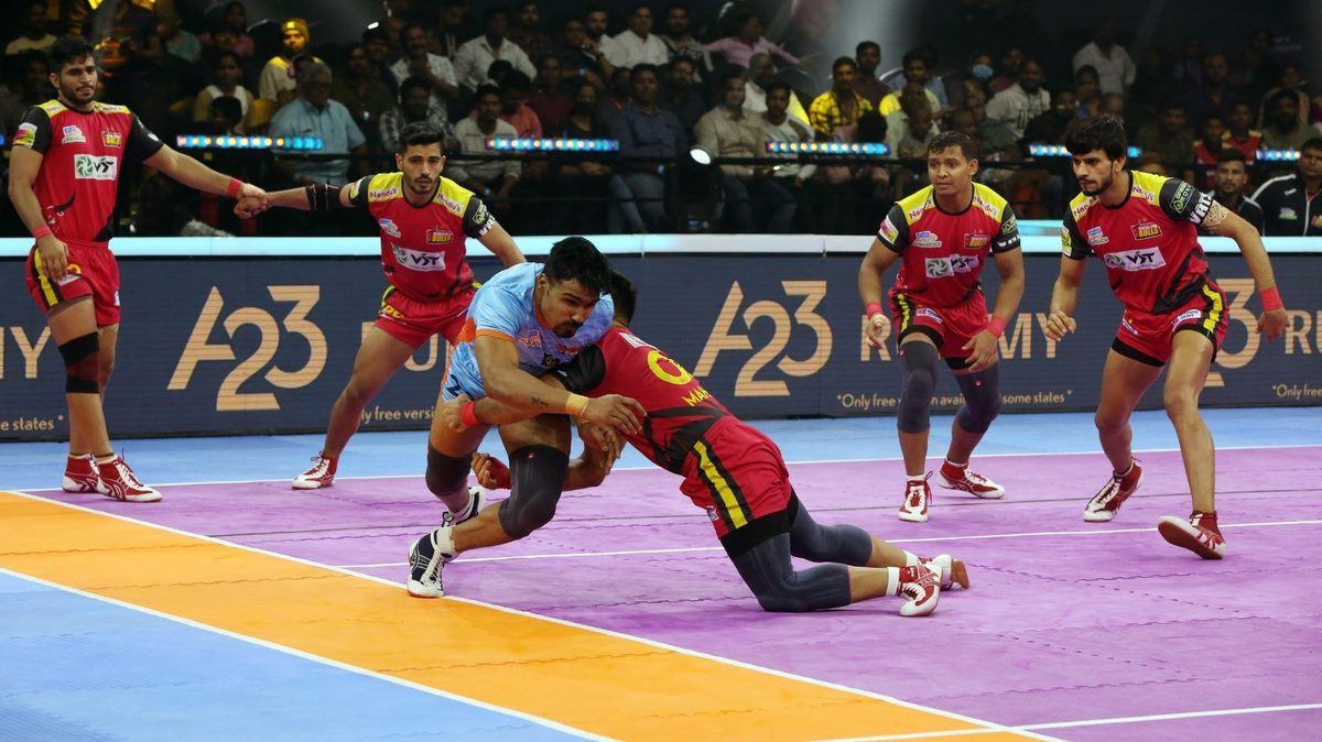 &quot;Bengaluru Bulls executing a powerful dash against Shrikant Jadhav (Credits: PKL)